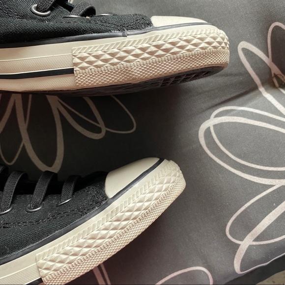 Batman *Limited Edition* All-Star Converse - Picture 4 of 16